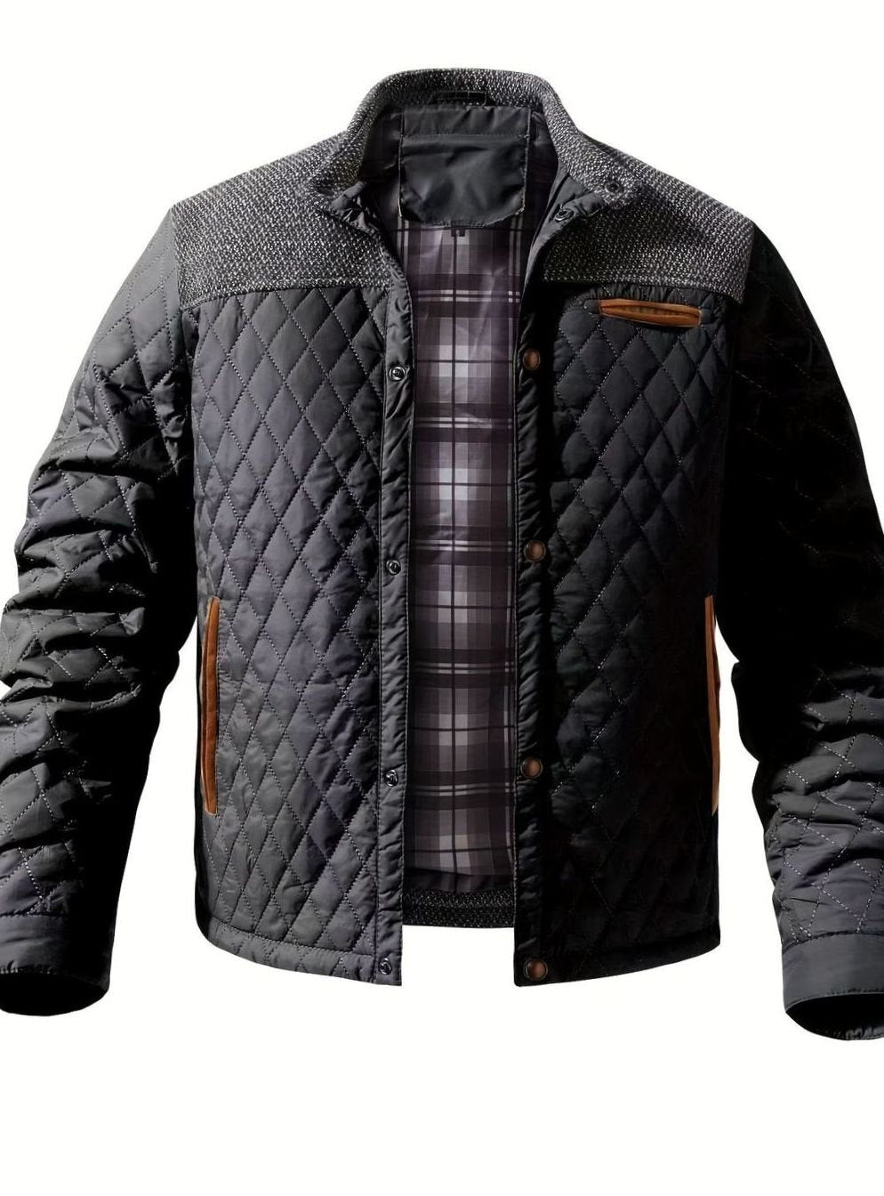 Modelo luciendo la chaqueta acolchada combinada con look smart casual