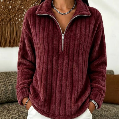 Jersey BRIMZO de forro polar rizado visto de frente sobre modelo