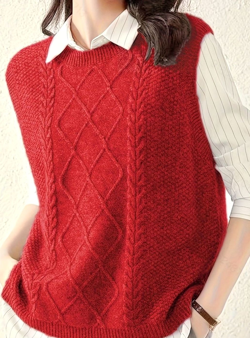 Chaleco de punto trenzado combinado con cuello alto