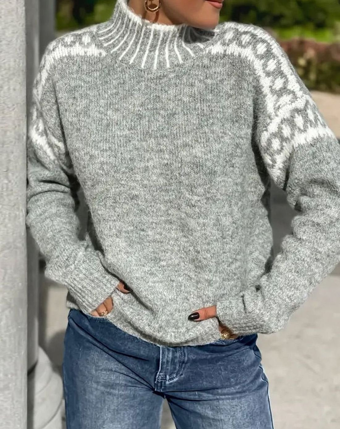 Mujer con jersey BRINTRA de cuello alto y estampado Fair Isle