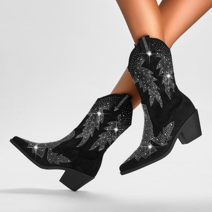 Botas cowboy de mujer con pedrería y tacón grueso, vista frontal