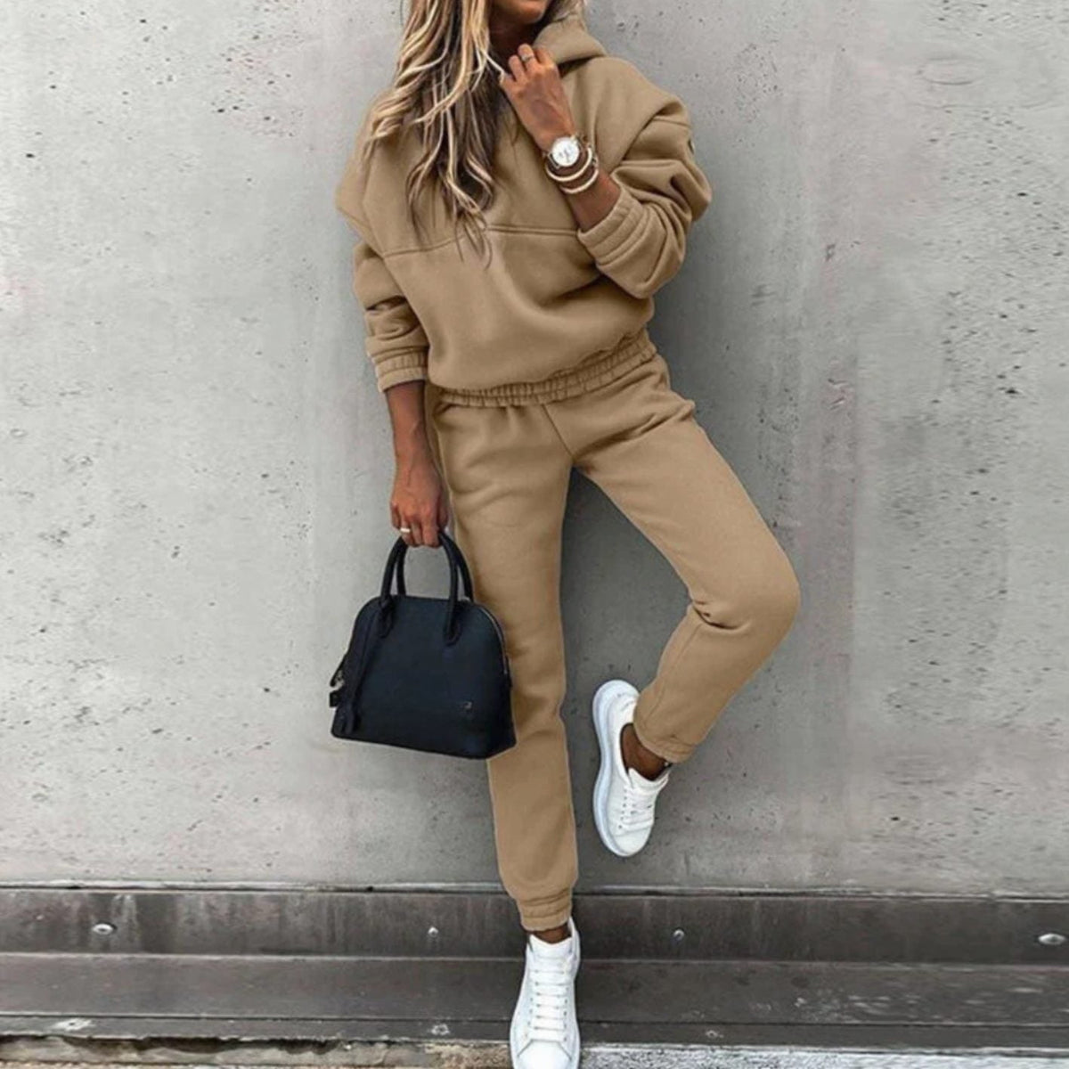 Jogger de cintura elástica combinado con sudadera relajada