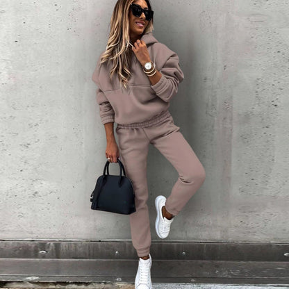 Detalle del conjunto de sudadera y jogger a juego para mujer