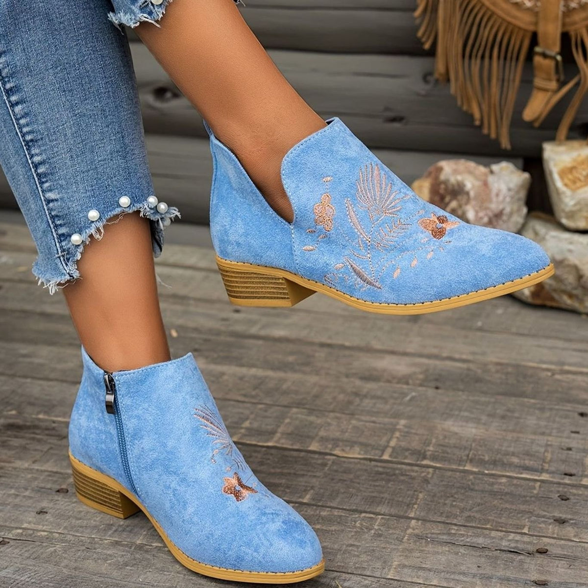 Botines BRISOLA combinados con look casual de vaqueros