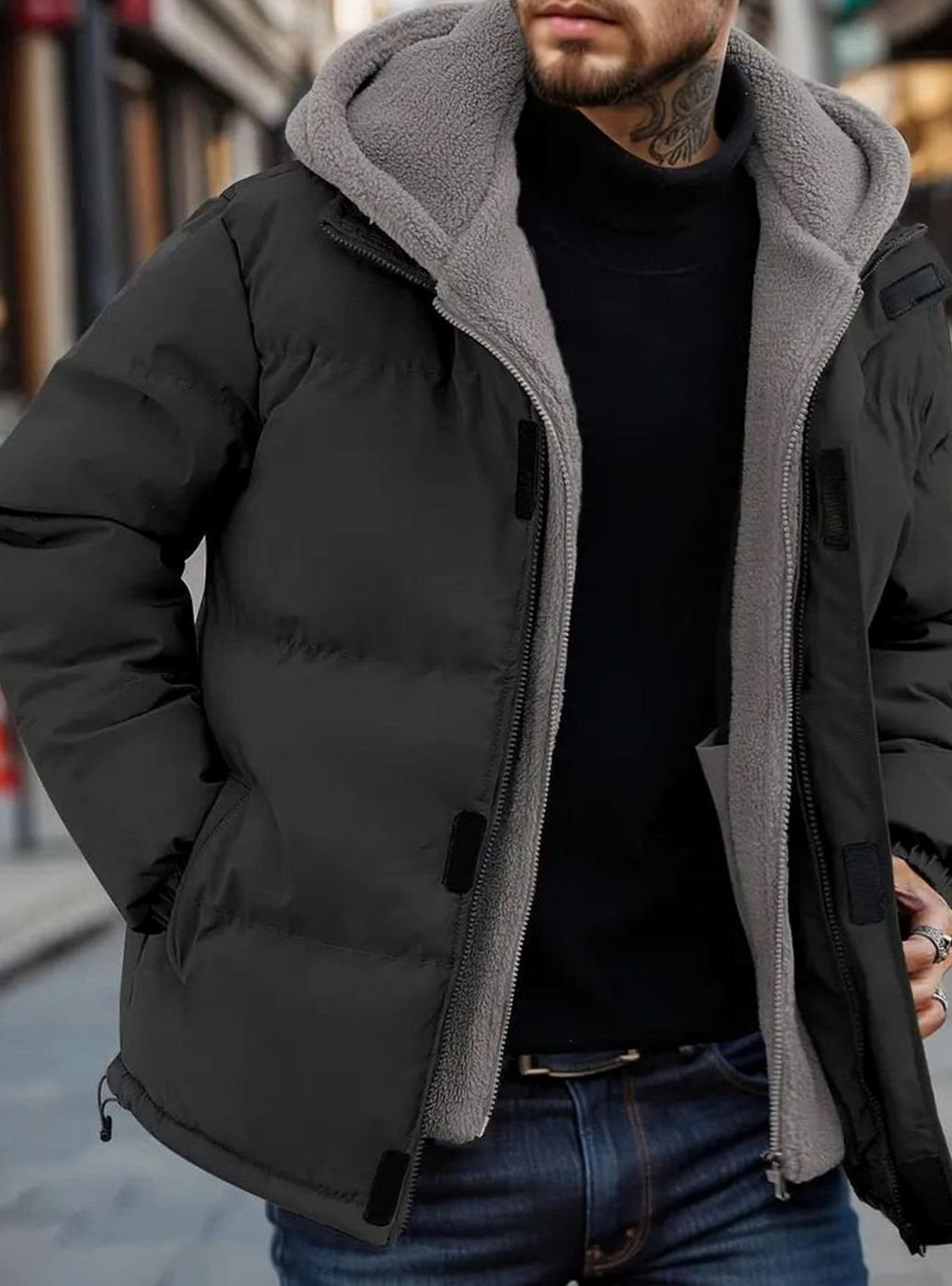 Hombre con chaqueta acolchada negra con capucha forrada en sherpa, estilo urbano de invierno