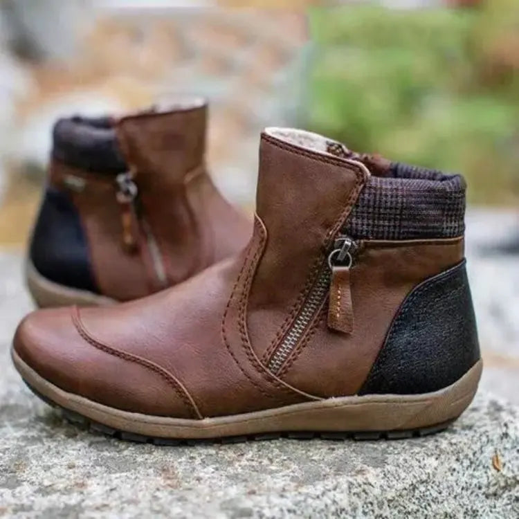 Detalle del interior forrado de felpa térmica de las botas BRUMIRA