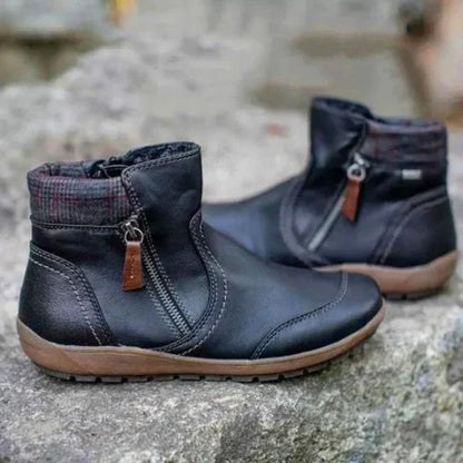 Botas BRUMIRA en color marrón sobre superficie invernal
