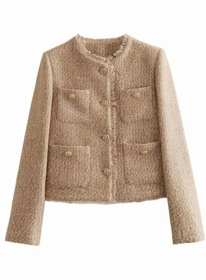 Americana de tweed para mujer combinada con blusa para look de oficina