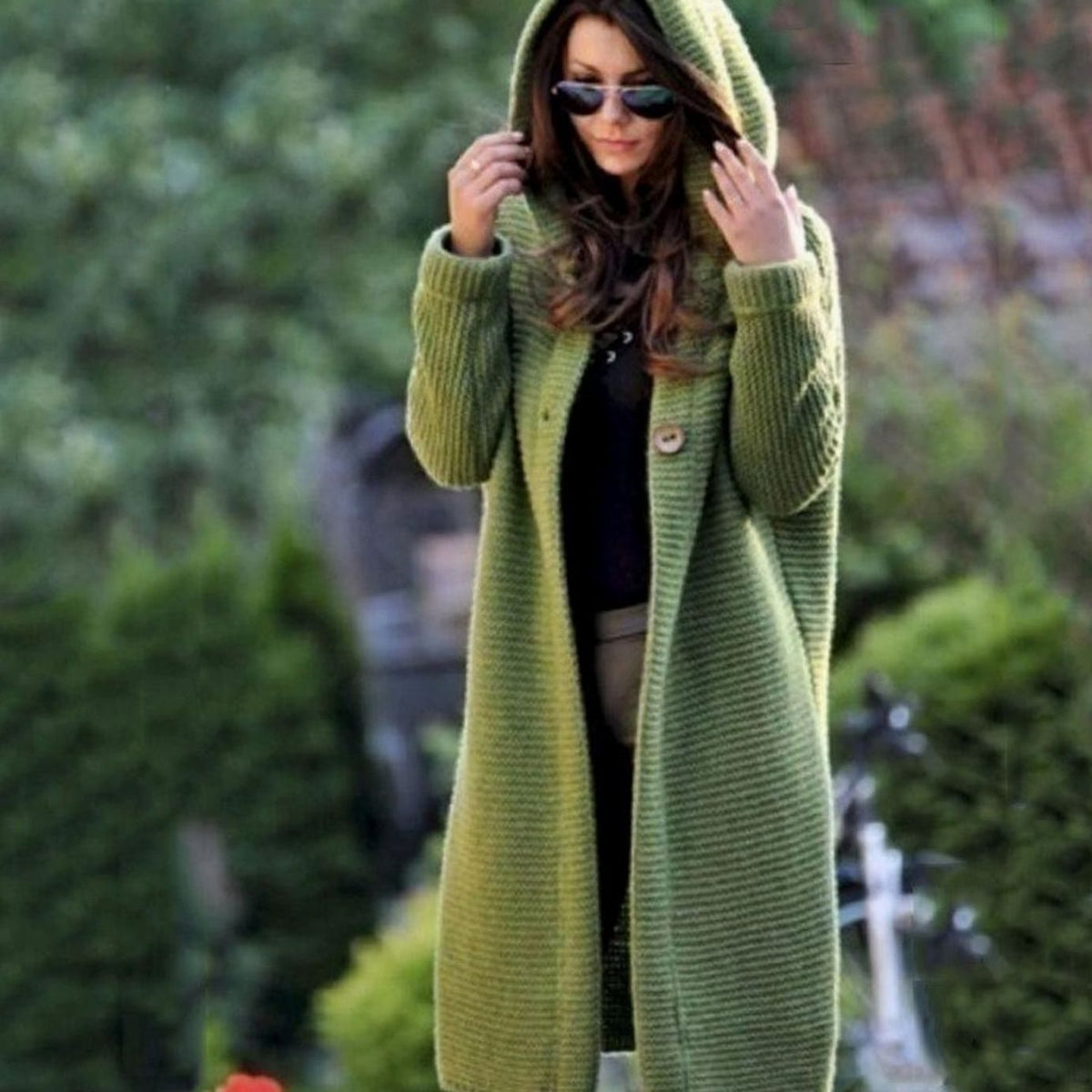 Cárdigan maxi abierto combinado con leggings y botas