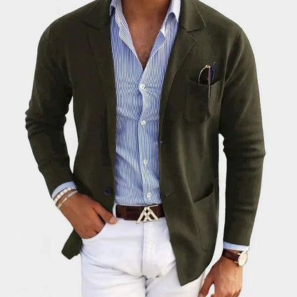 Blazer DALSTON combinado con camiseta y pantalón blanco para look informal
