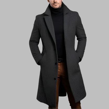 Hombre con abrigo largo DAMIAN combinado con look formal