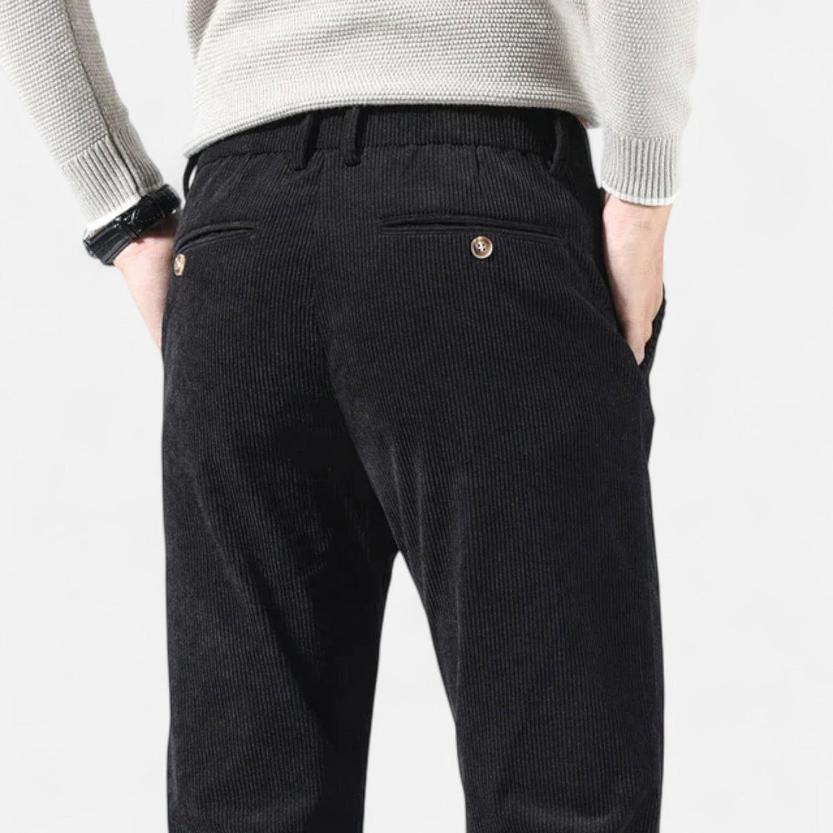 Detalle del bolsillo del pantalón de pana para hombre