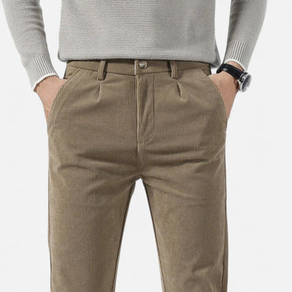 Pantalón de pana gris claro con corte clásico para hombre