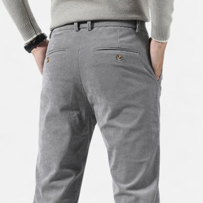Combinación de pantalón de pana con blazer para look formal