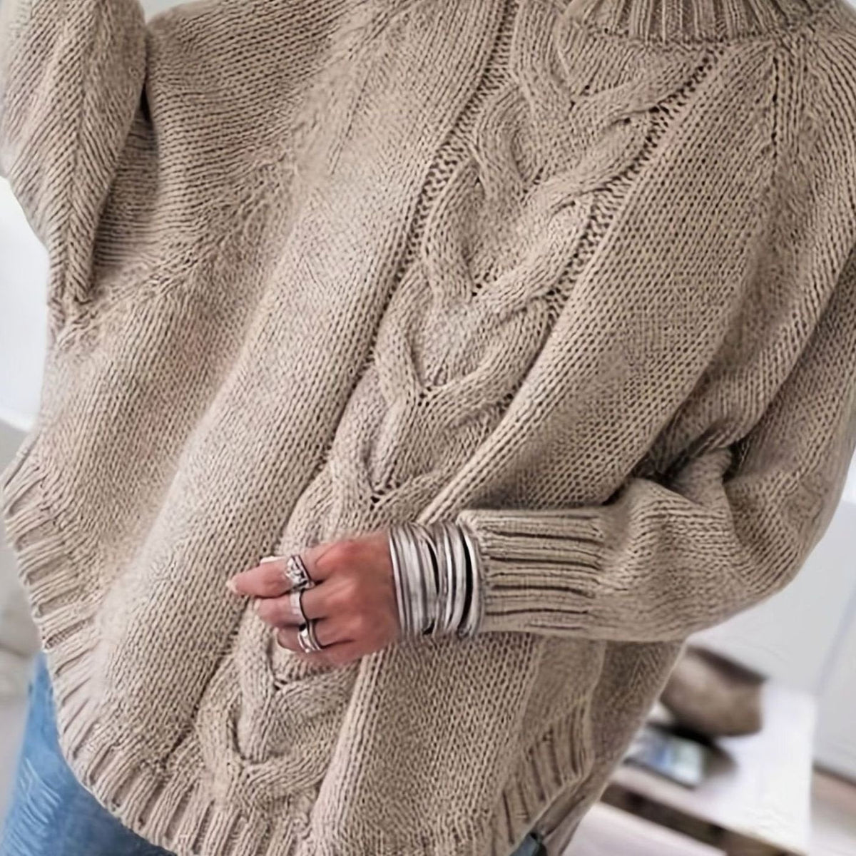 Detalle de la caída relajada del jersey oversize