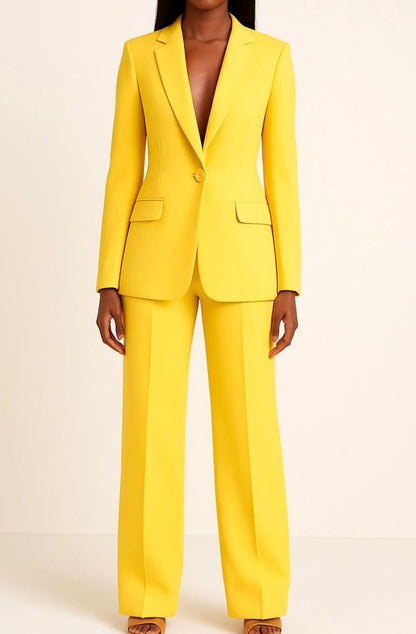 Vista frontal del conjunto blazer y pantalón ESMIRA para looks formales