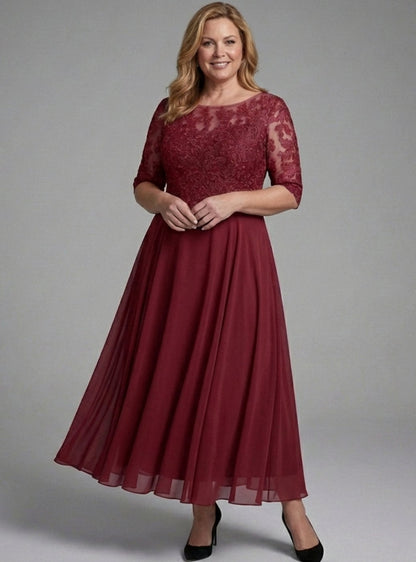 Modelo luciendo el vestido midi EVANNA en una celebración elegante