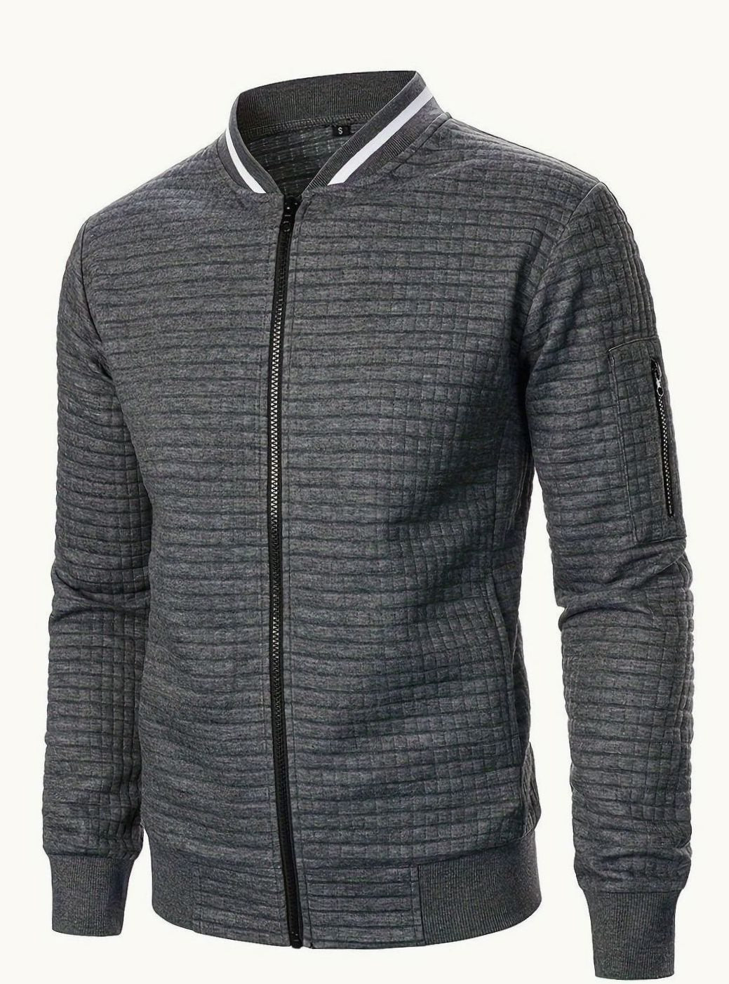 Modelo luciendo la cazadora bomber FERRIK en color burdeos