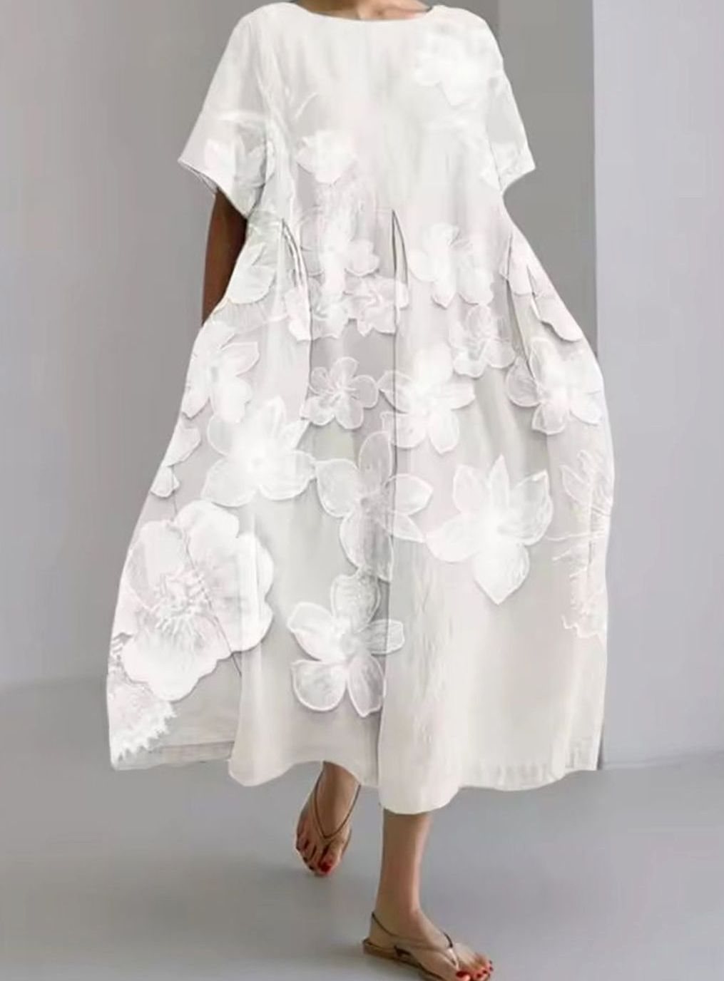 Vestido largo FLORABIANCA con apliques florales tridimensionales y cuello redondo