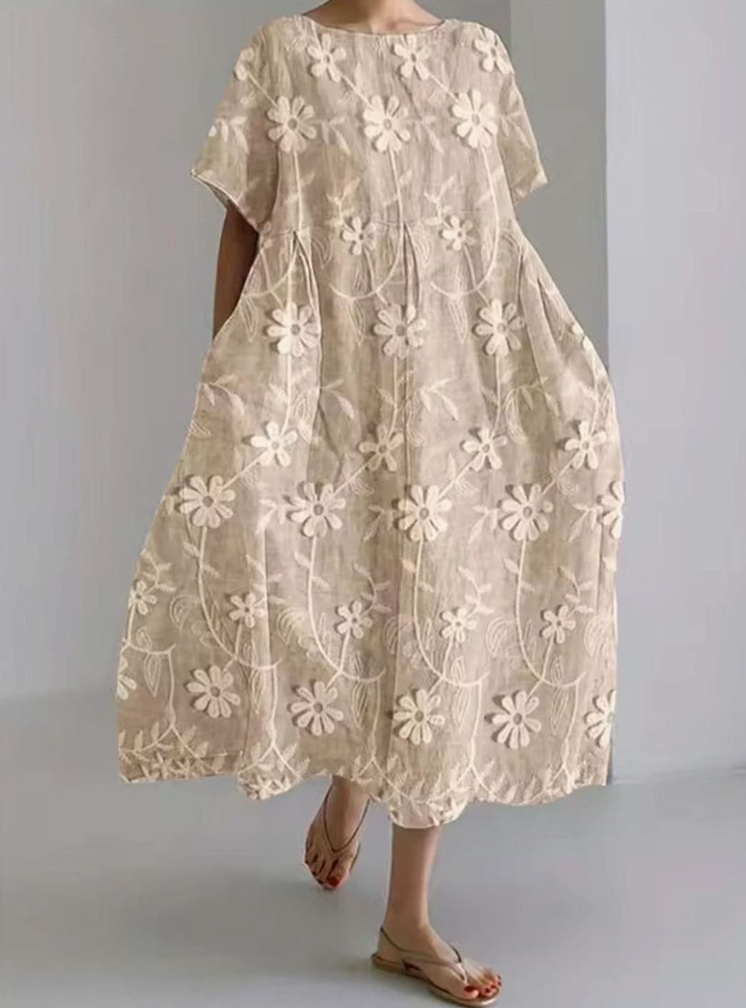 Cuello redondo clásico del vestido floral FLORABIANCA