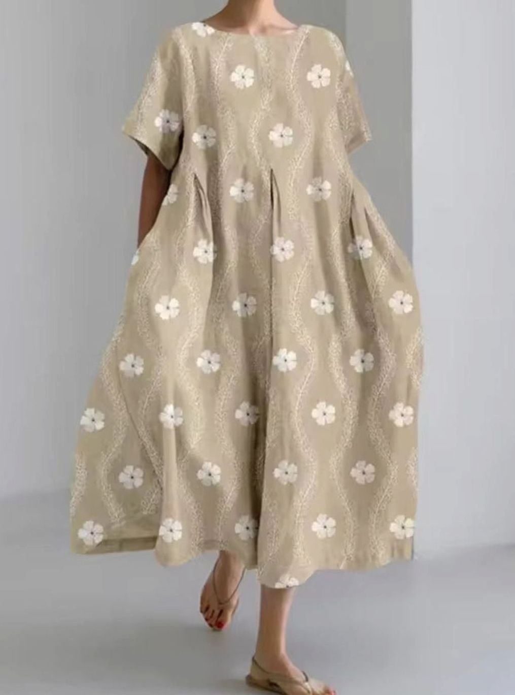 Modelo luciendo el vestido largo floral FLORABIANCA