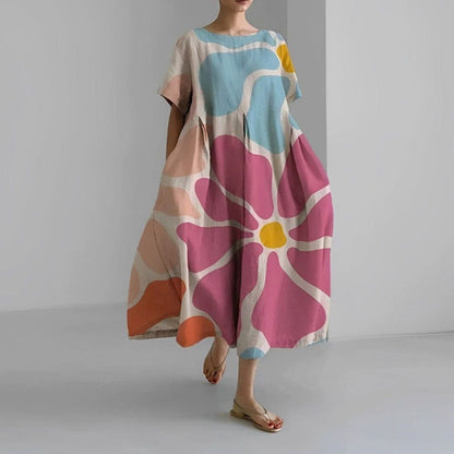 Detalle del estampado floral en vestido midi de mujer