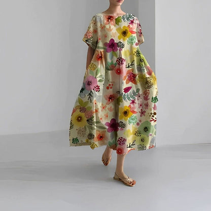 Vestido midi de flores combinado con sandalias planas