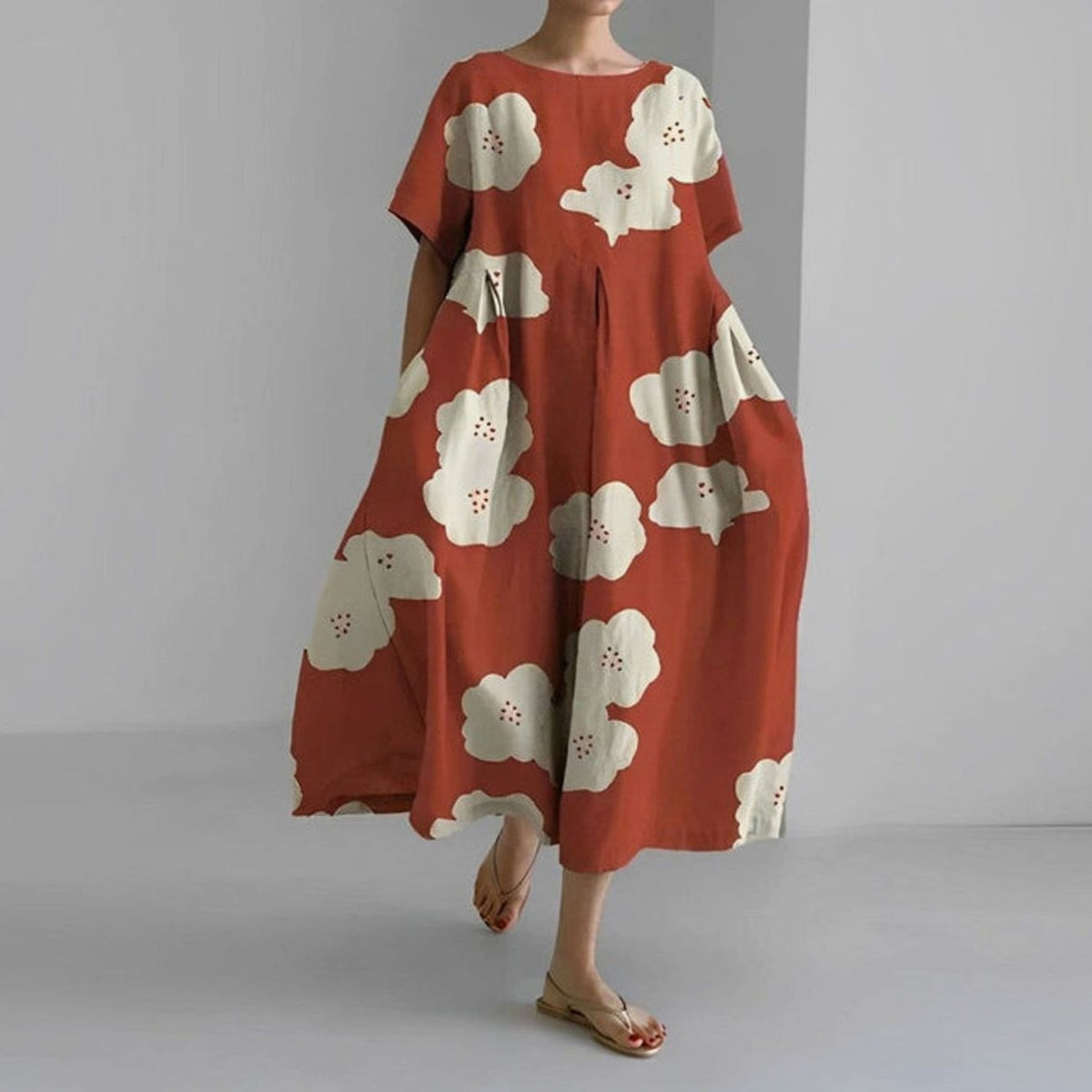 Vestido de flores con silueta relajada y corte swing