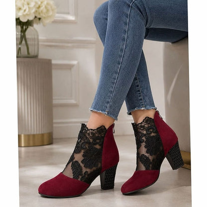 Botines de mujer con encaje floral y tacón grueso, vista frontal