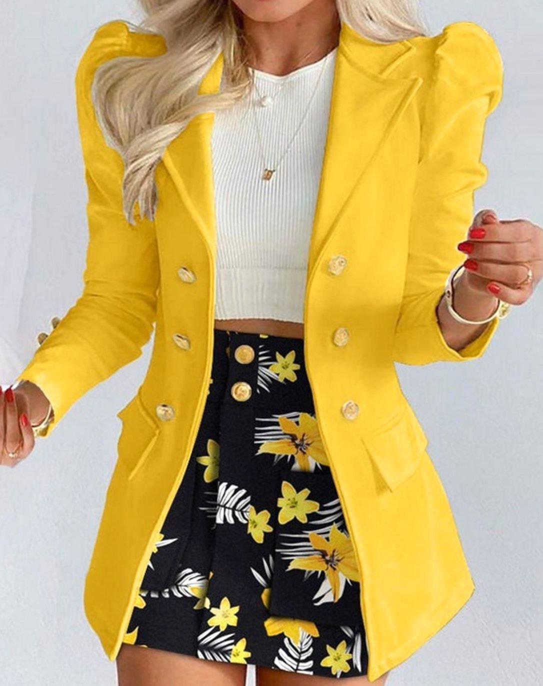 Conjunto blazer y falda floral en look completo