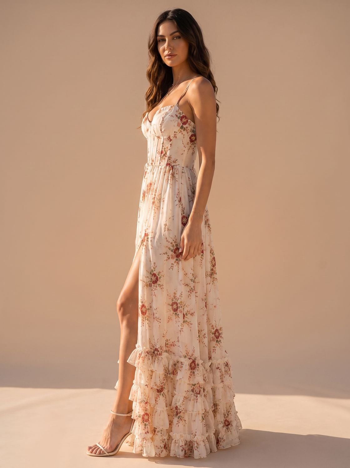 Vestido maxi floral con falda vaporosa y volantes en el bajo