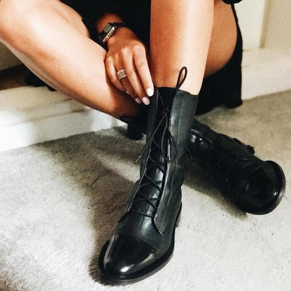 Botas FLORENTIA combinadas con vestido para un look elegante