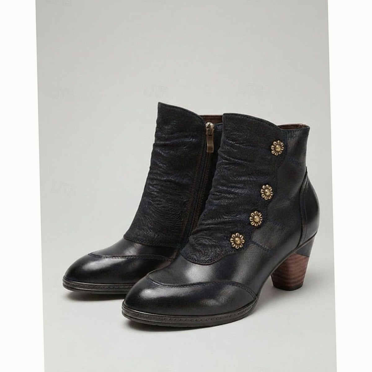 Botines combinados con falda midi para look de oficina