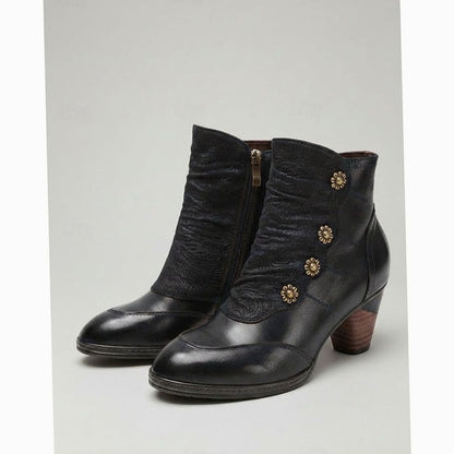 Botines combinados con falda midi para look de oficina