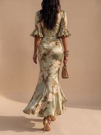 Detalle de las mangas de volantes del vestido midi floral FLORIENNE