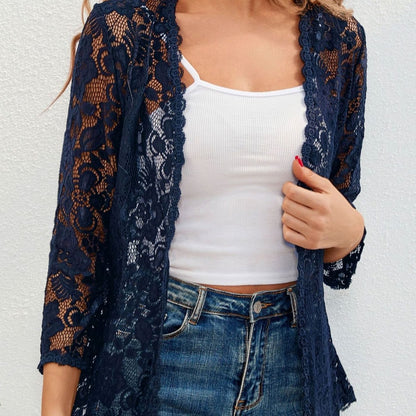 Cárdigan floral combinado con blusa de trabajo