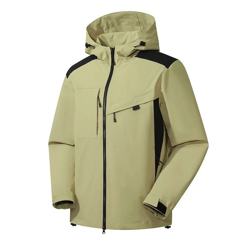 Vista frontal de la chaqueta FROSTGAR con capucha ajustable