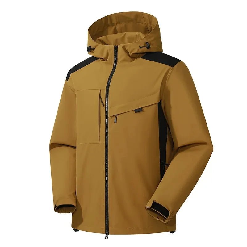 Hombre con chaqueta FROSTGAR en entorno nevado