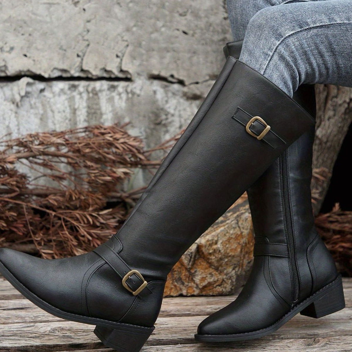Botas altas de mujer GALENZA estilo montar con hebilla dorada y tacón bajo