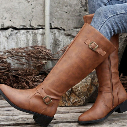 Botas GALENZA combinadas con vaqueros ajustados para look casual