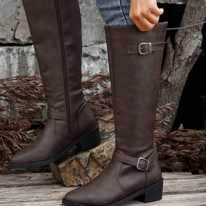 Botas GALENZA en color marrón claro sobre fondo neutro
