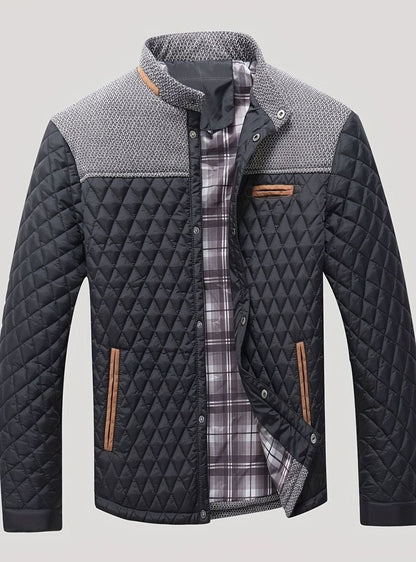 Chaqueta acolchada combinada con camisa para look casual