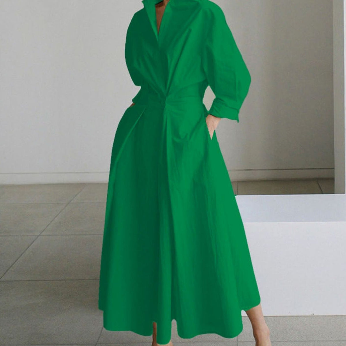 Vestido largo cruzado de mujer con manga larga y falda amplia