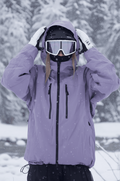 Persona usando la chaqueta de esquí resistente al viento y la nieve