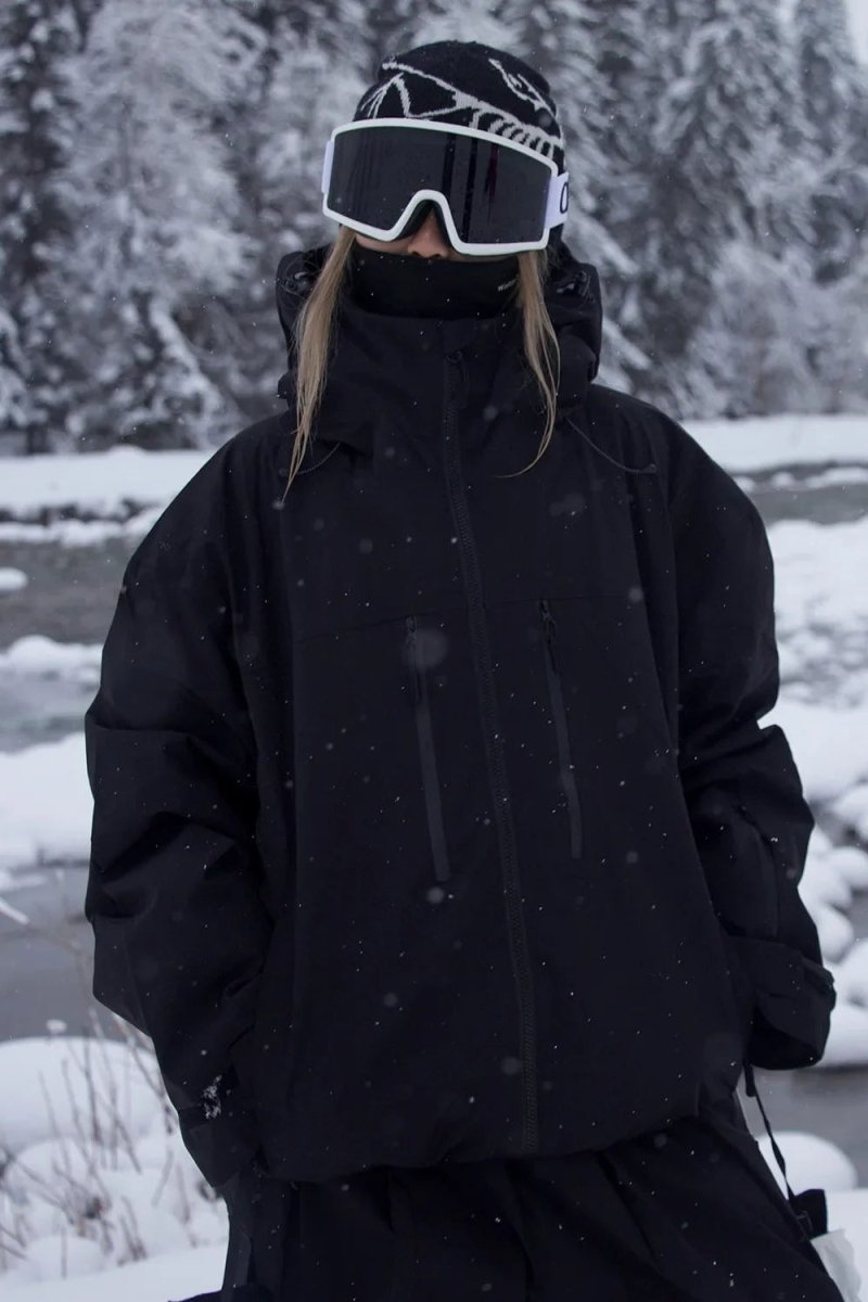 Detalle del cierre y costuras de la chaqueta unisex de invierno