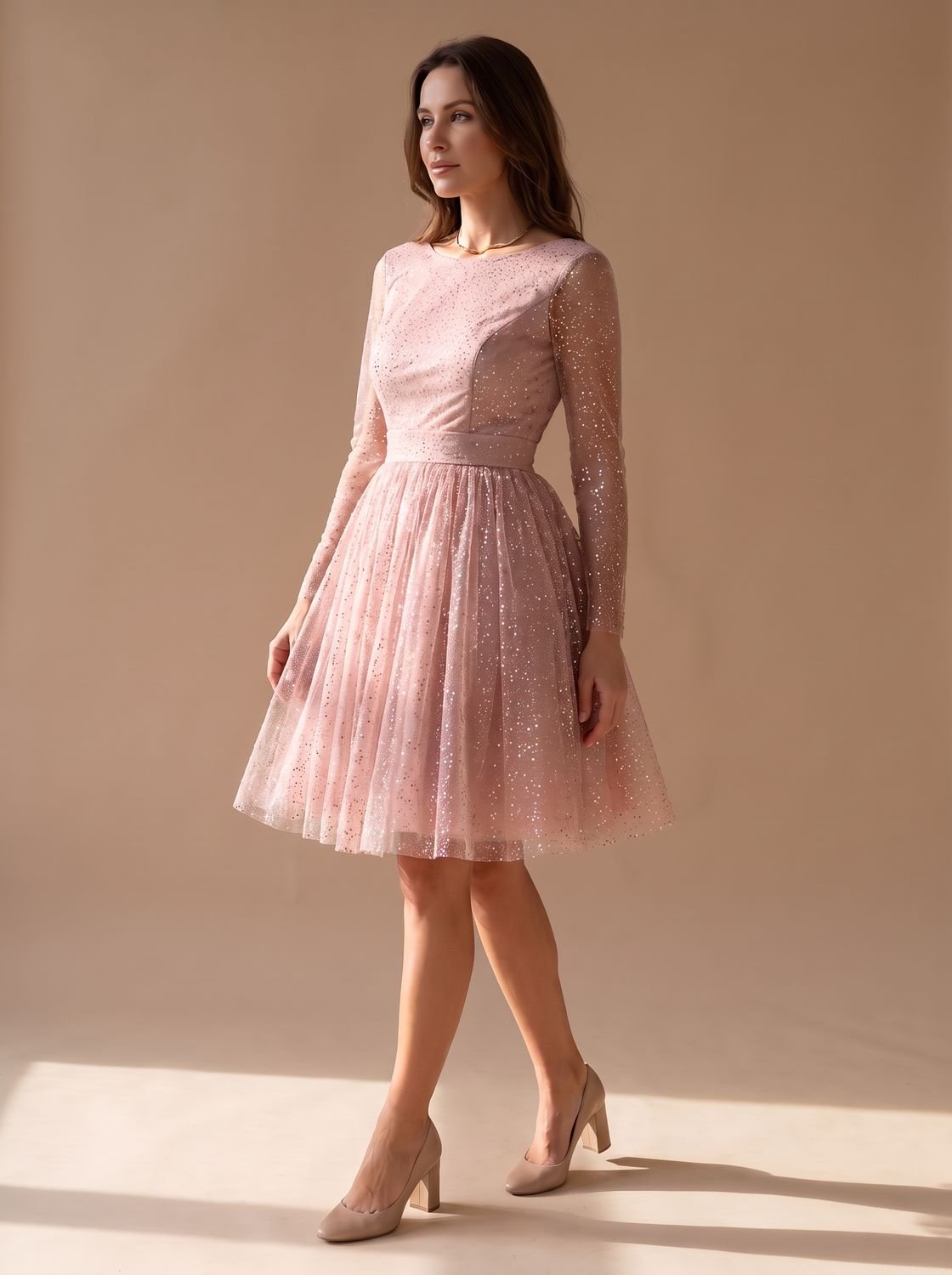 Detalle de la falda de tul multicapa con purpurina del vestido de fiesta