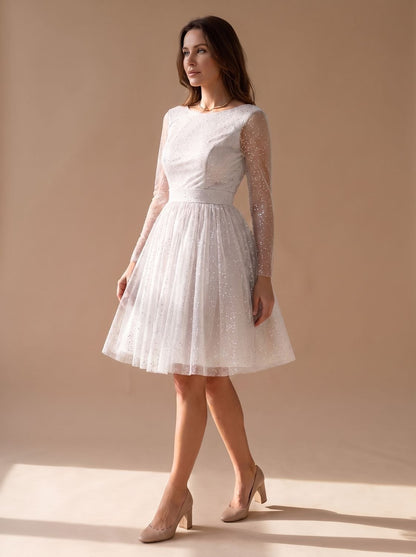 Vestido de fiesta de tul glitter combinado con tacones para boda o cóctel