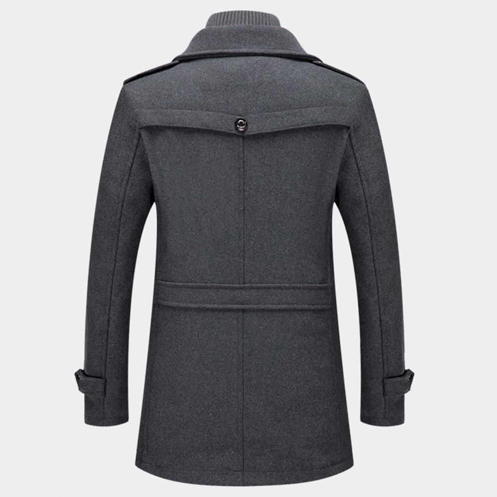Detalle del forro térmico acolchado del abrigo largo GRENDAL para hombre