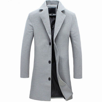 Hombre con abrigo trench de mezcla de lana HARLAN en color negro, corte entallado de largo medio