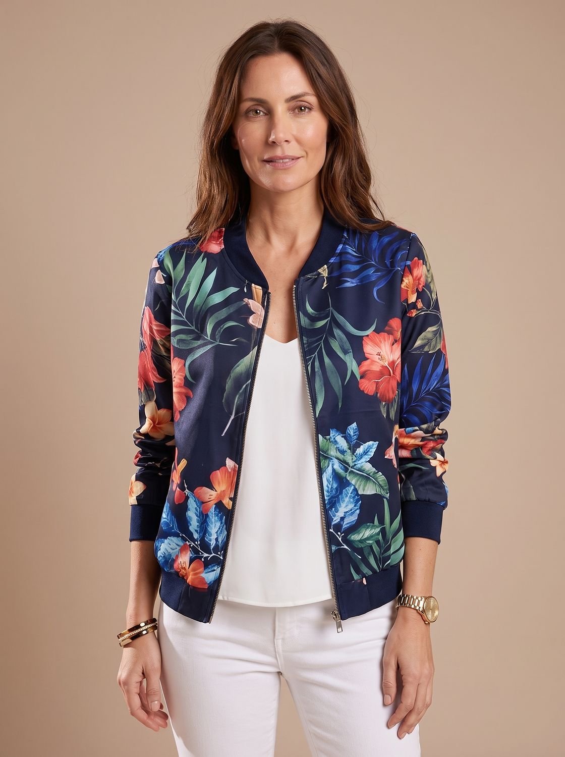 Cazadora floral de corte relajado ideal para primavera y otoño